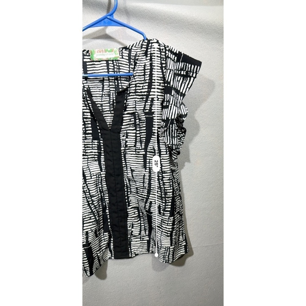 Pants Store Womens Black White Abstract Print Blouse Flutter Sleeve V Neck Top M - Picture 6 of 7